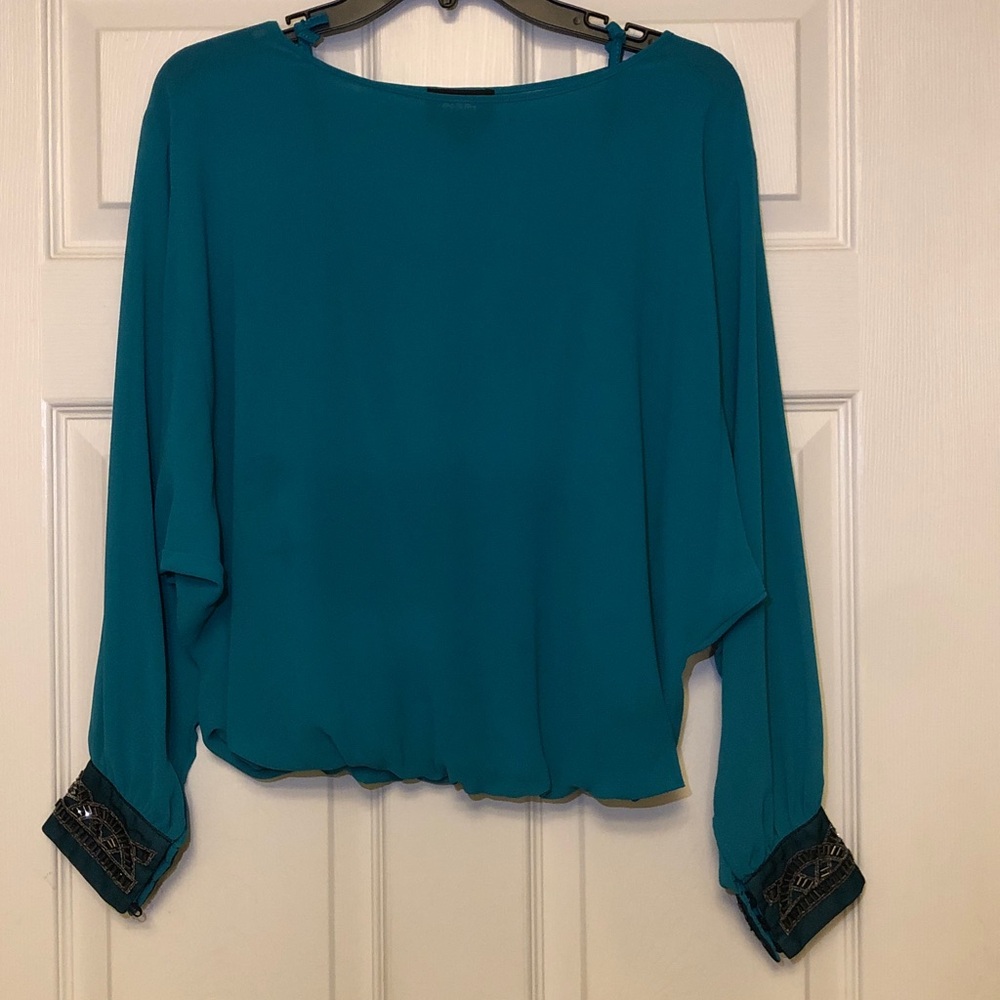 by & by Teal Top